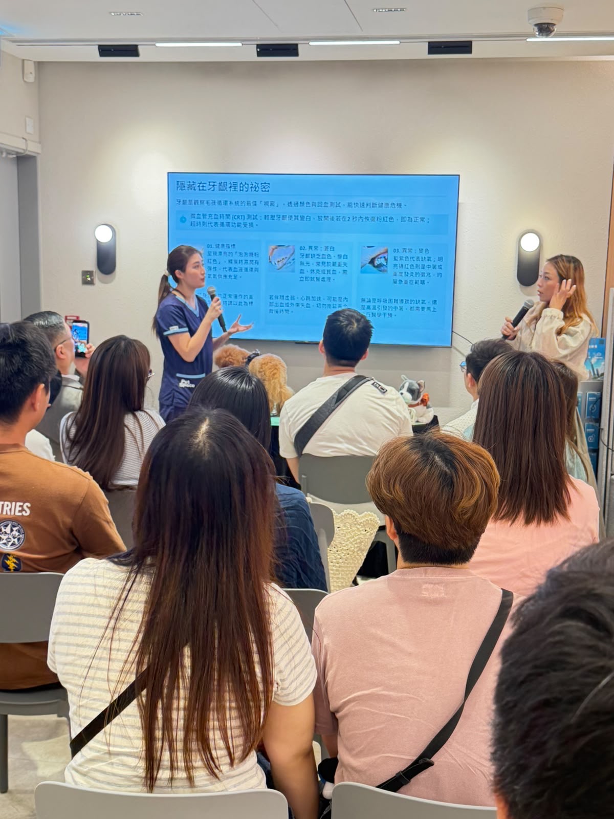 Owners attending a pet first aid talk on gum colour assessment